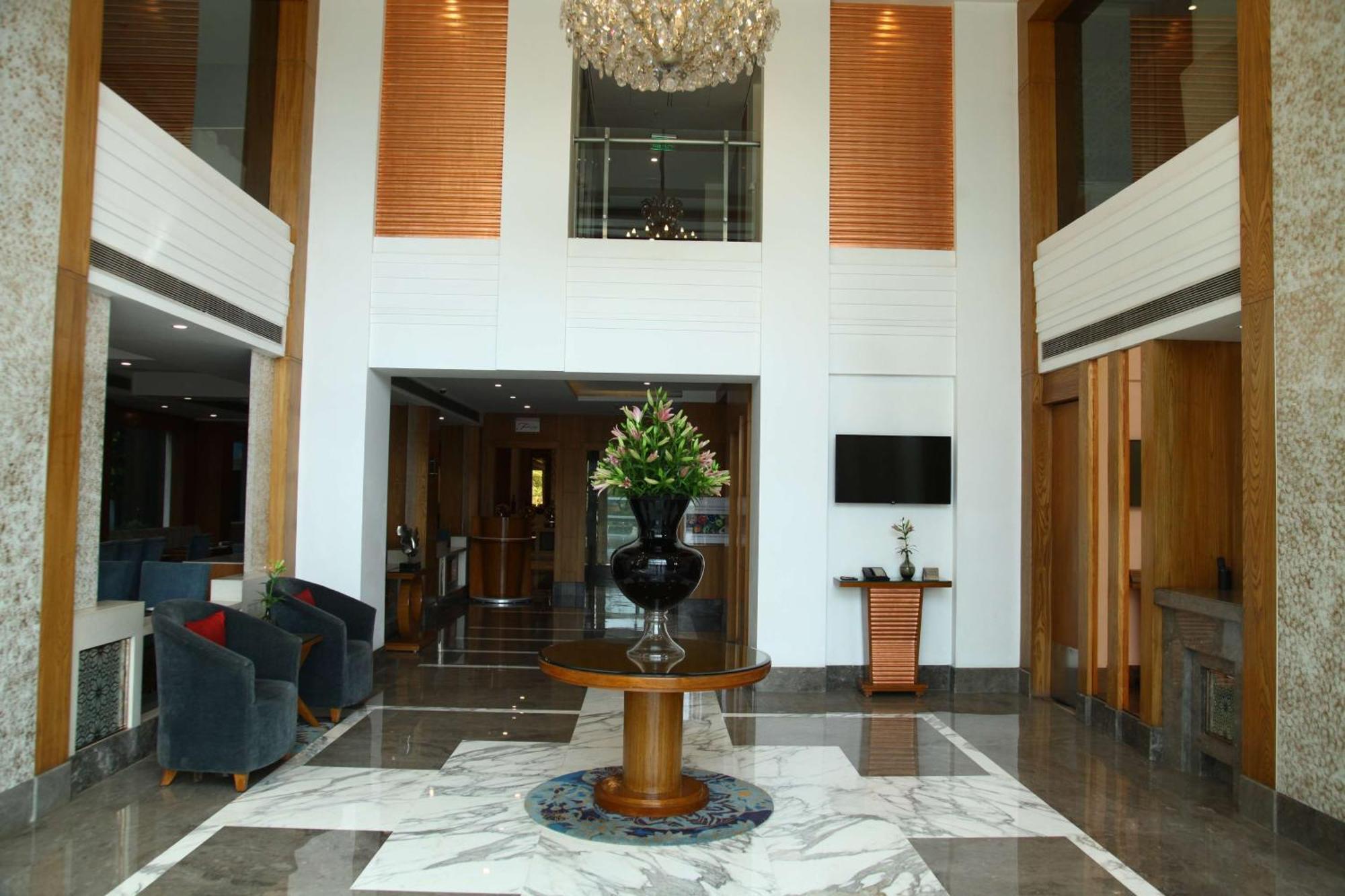เดอะ เฟิร์น เรสซิเดนซี่ เกอร์กาออน Hotel คูร์เคาน์ ภายนอก รูปภาพ