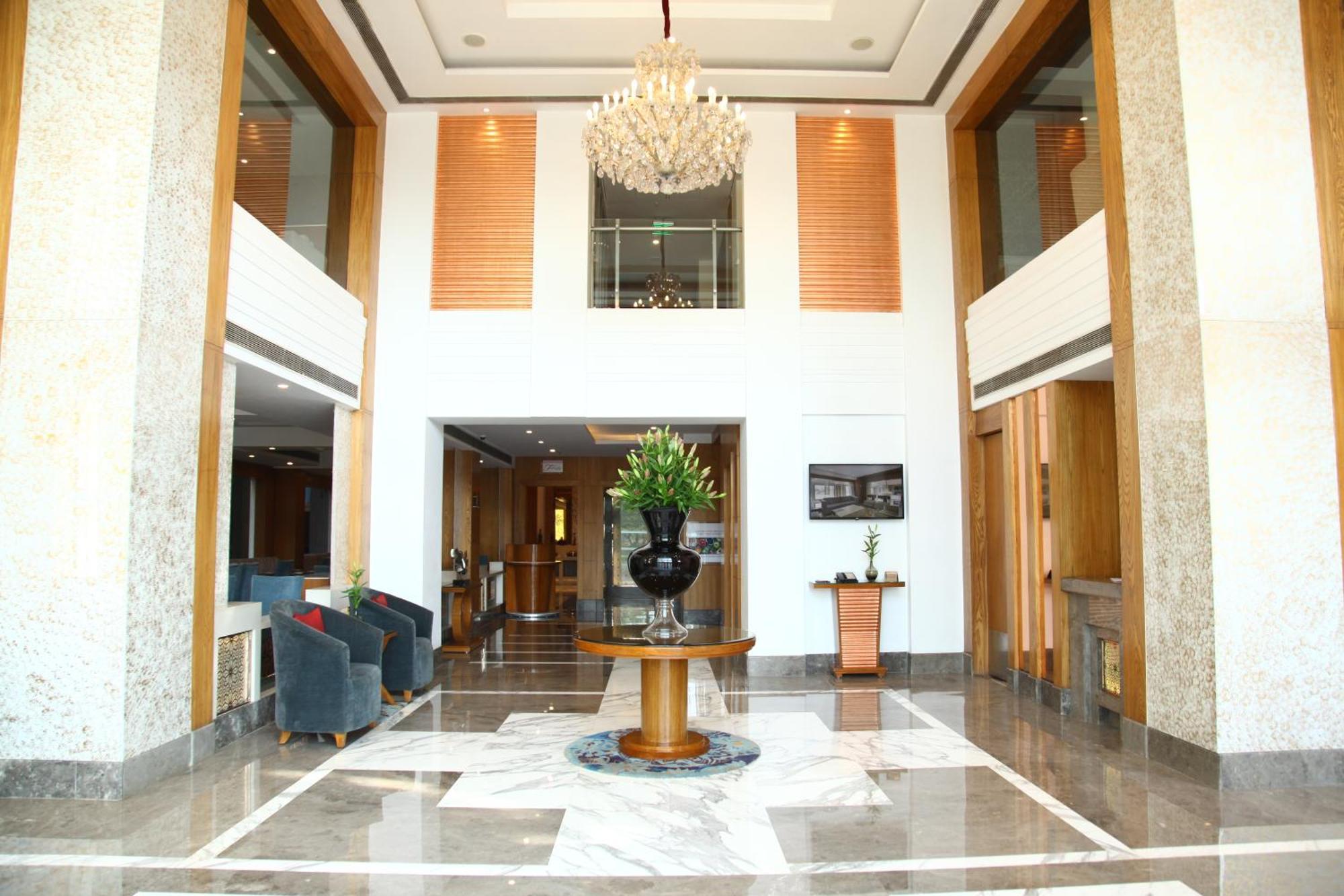 เดอะ เฟิร์น เรสซิเดนซี่ เกอร์กาออน Hotel คูร์เคาน์ ภายนอก รูปภาพ