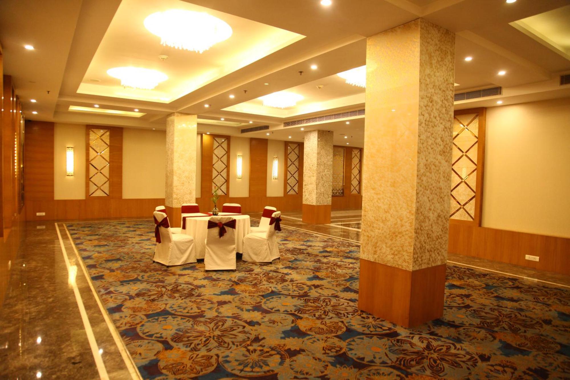 เดอะ เฟิร์น เรสซิเดนซี่ เกอร์กาออน Hotel คูร์เคาน์ ภายนอก รูปภาพ