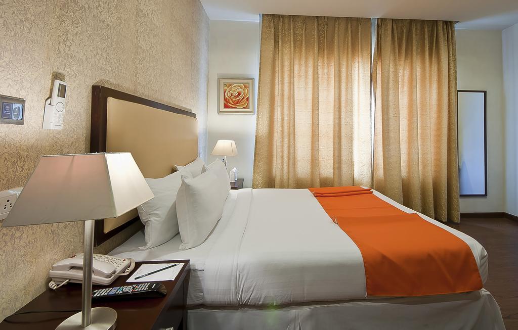 เดอะ เฟิร์น เรสซิเดนซี่ เกอร์กาออน Hotel คูร์เคาน์ ห้อง รูปภาพ