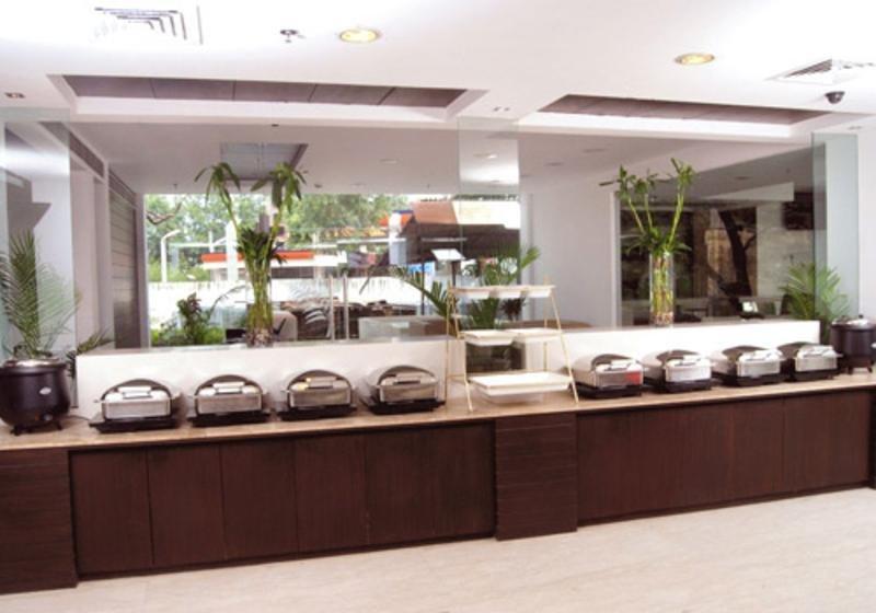 เดอะ เฟิร์น เรสซิเดนซี่ เกอร์กาออน Hotel คูร์เคาน์ ภายนอก รูปภาพ